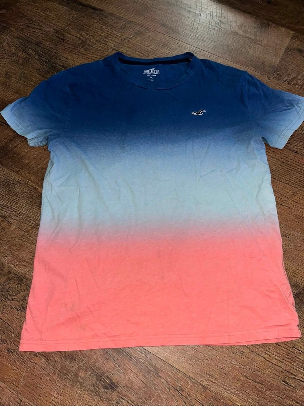 Hollister Women's Blue to Coral Ombre Short Sleeve Tee